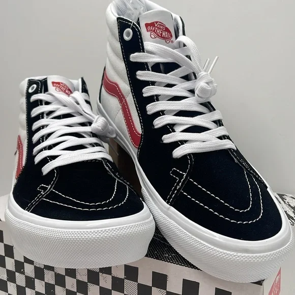 Vans WMNS Skate Sk8-Hi
Athletic Black/Red
VN0A5FCC458 Sneakers - Picture 5 of 16